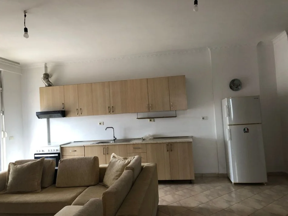 Tirane, jepet me qera apartament 2+1+Ballkon Kati 5, 115 m² 500 € (Rruga Rrapo Hekali, Prane Fondacionit Eleonor, Tirane.)