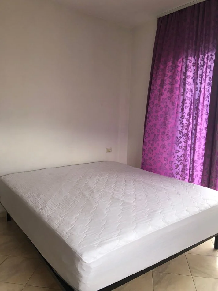 Tirane, jepet me qera apartament 2+1+Ballkon Kati 5, 115 m² 500 € (Rruga Rrapo Hekali, Prane Fondacionit Eleonor, Tirane.)