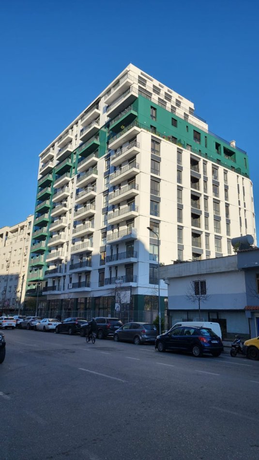 Tirane, jepet me qera apartament 1+1 Kati 5, 70 m² 730 € (Komuna e Parisit. Pallat i sapoperfunduar, 2 ashensore!)