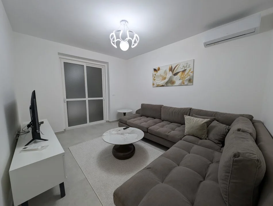 Tirane, jepet me qera apartament 2+1+Aneks+Ballkon Kati 2, 75 m² 650 € (Afer kryqezimit tek Selvia)