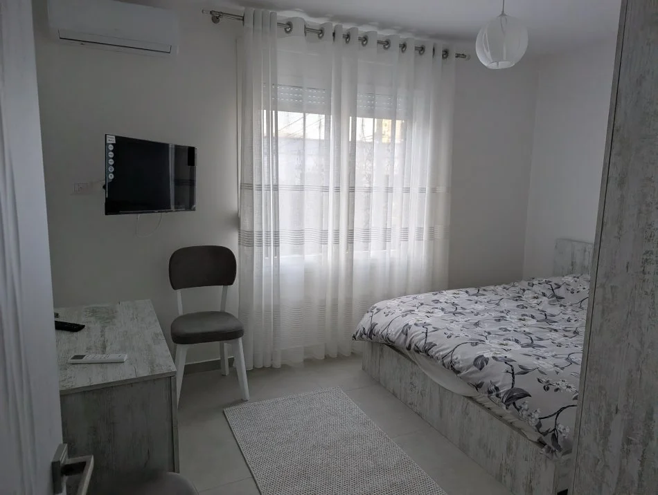 Tirane, jepet me qera apartament 2+1+Aneks+Ballkon Kati 2, 75 m² 650 € (Afer kryqezimit tek Selvia)