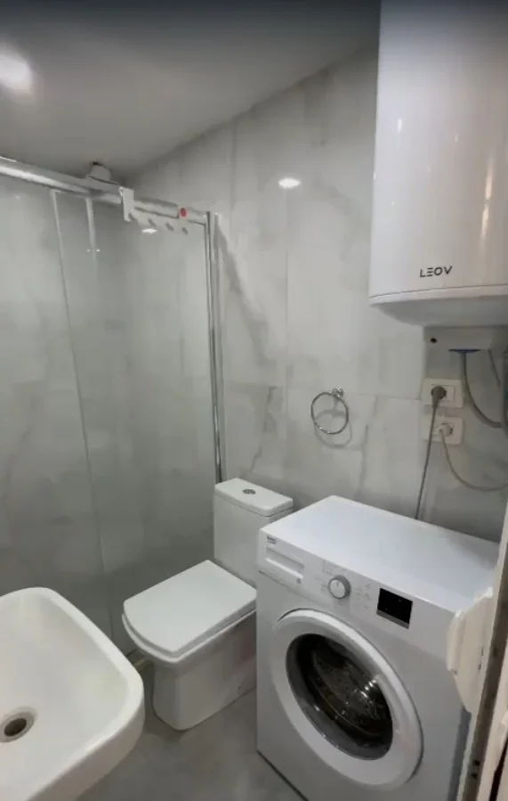 Tirane, jepet me qera apartament 2+1+Aneks+Ballkon Kati 6, 75 m² 500 € (Kodra Diellit, Rruga Rrapo Hekali)