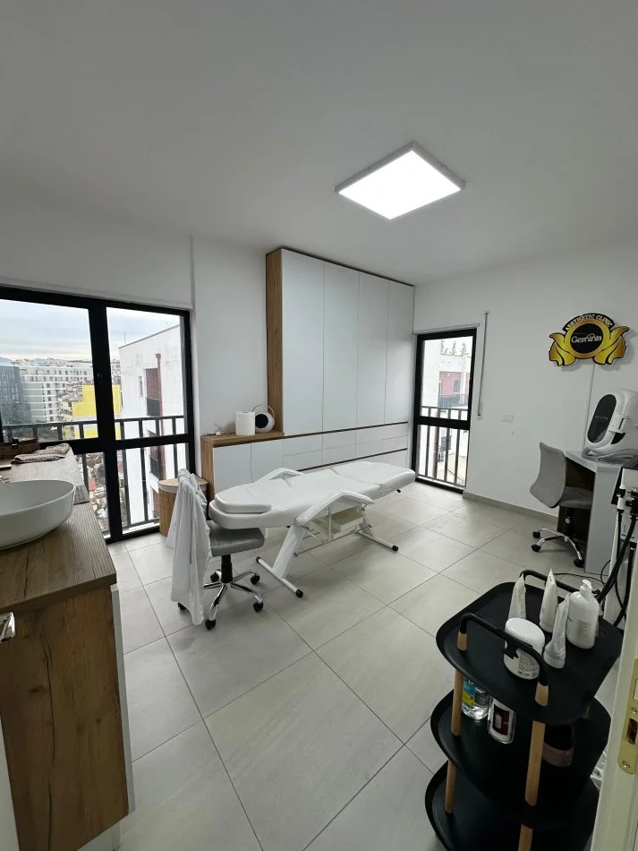 Tirane, shitet apartament 2+1+Aneks+Ballkon Kati 8, 116 m² 261.000 €