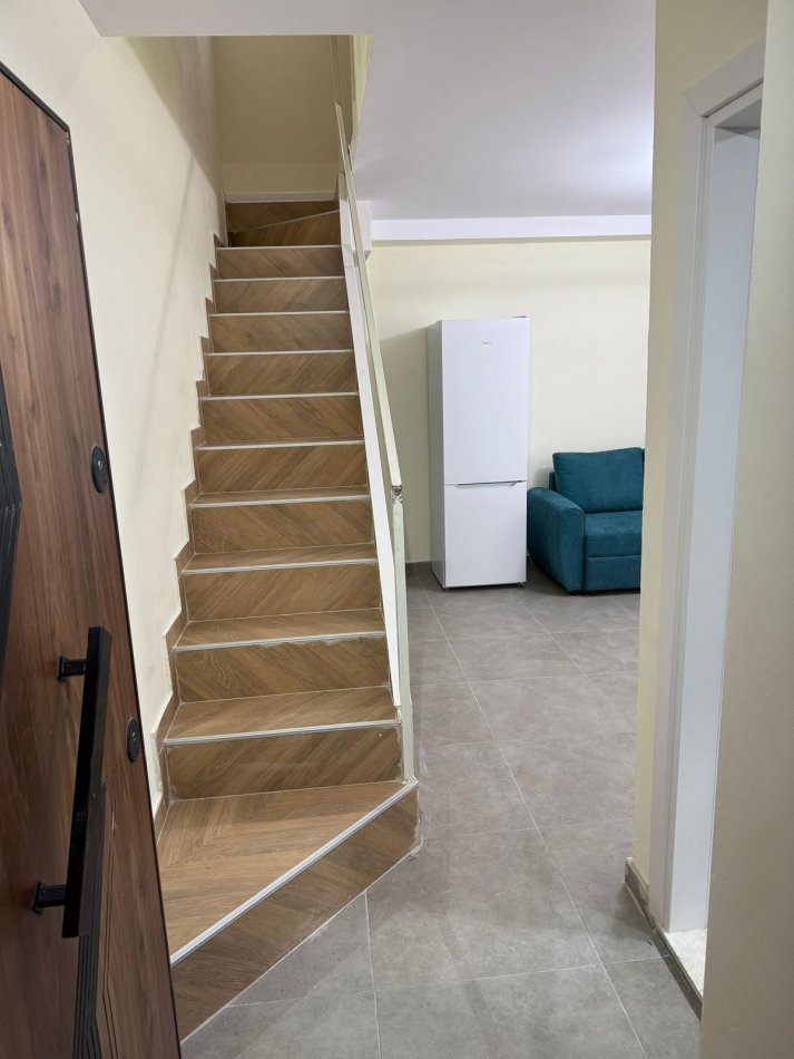 Tirane, jepet me qera apartament duplex 1+1+Aneks+Ballkon Kati 2, 68 m² 410 € (Pranë Xhamisë së Selitës)