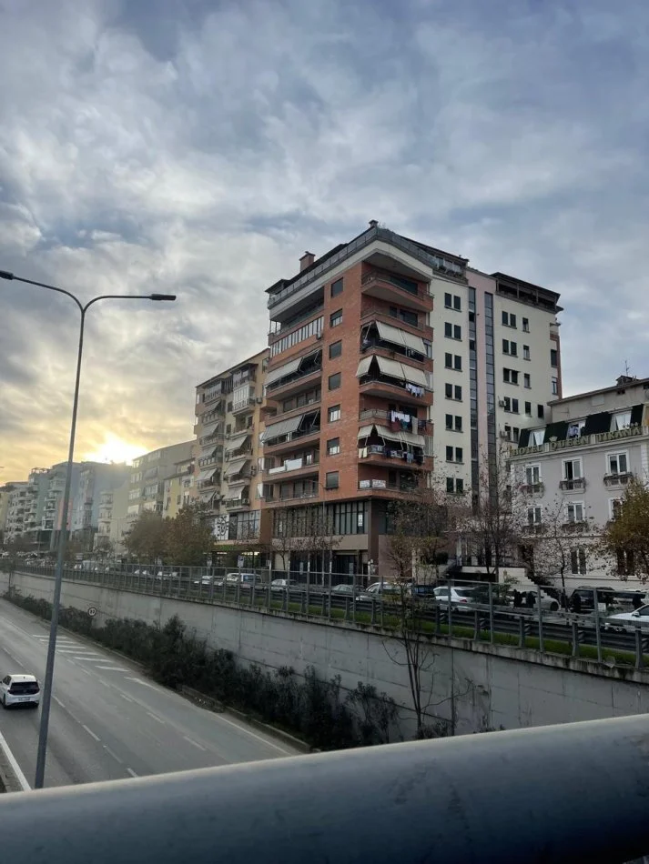 Tirane, shitet apartament 2+1+Aneks+Ballkon Kati 5, me134 m² (Rruga Bill Klinton)