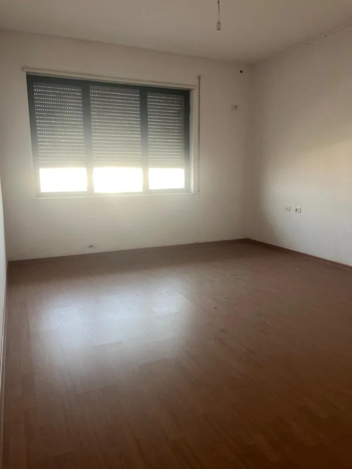 Tirane, shitet apartament 2+1+Aneks+Ballkon Kati 5, me134 m² (Rruga Bill Klinton)