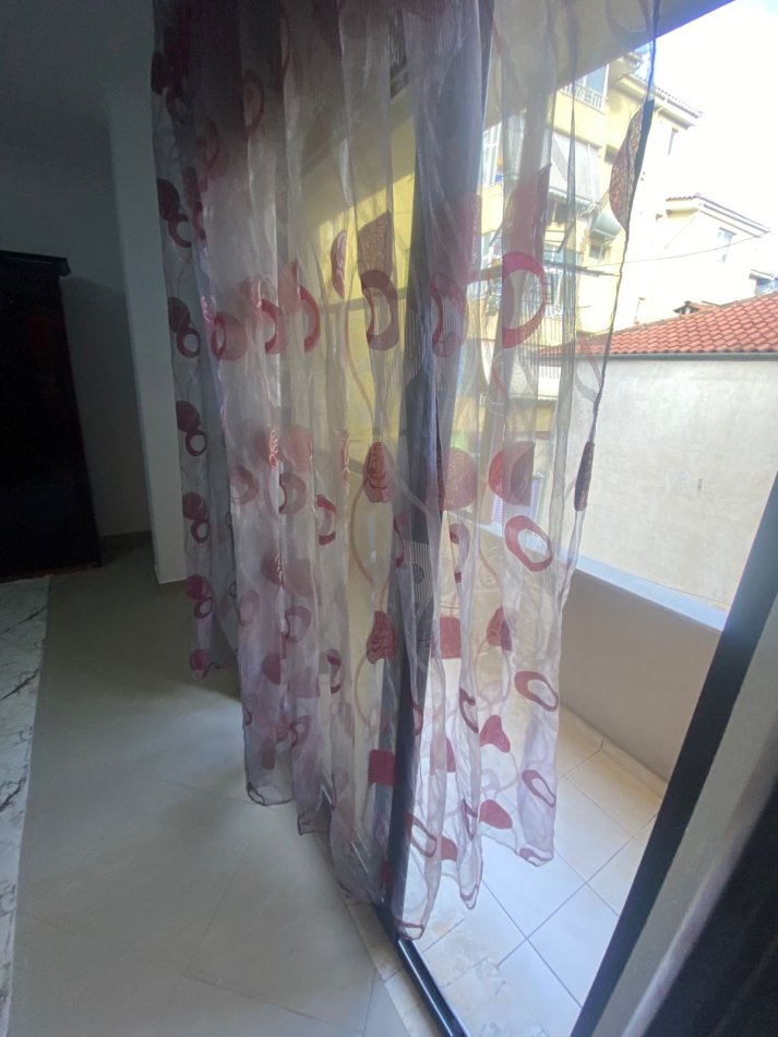 Tirane, jepet me qera shtepi 2+1 Kati 1, 100 m² 50.000 € 