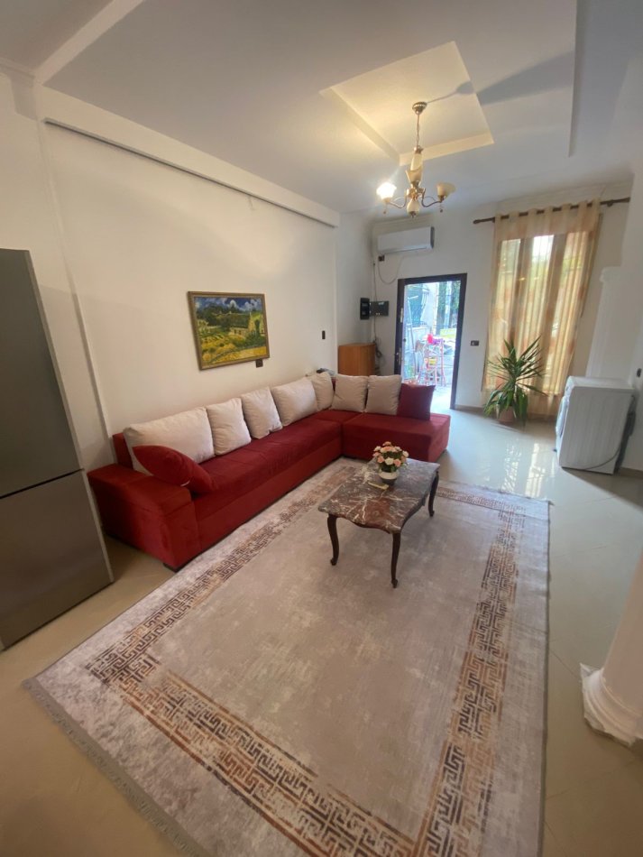 Tirane, jepet me qera shtepi 2+1 Kati 1, 100 m² 50.000 € 