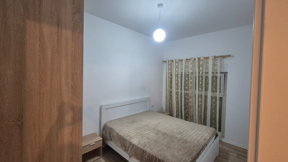 Tirane, jap me qera apartament duplex 2+1 Kati 4, 95 m² 550 € 