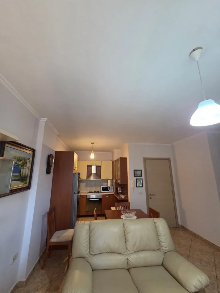 Tirane, shes apartament 1+1 , (Shkelqim Fusha)