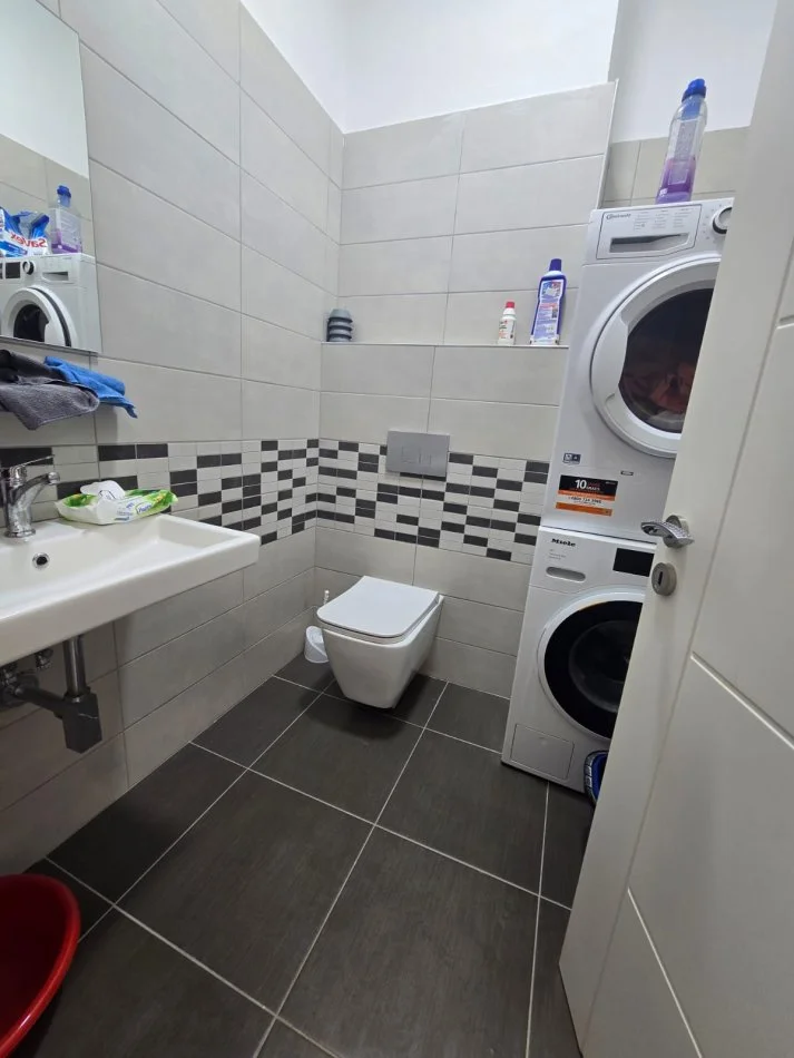 Tirane, shitet apartament 2+1 Kati 5, 105 m² (Don Bosko afer Kishes.)