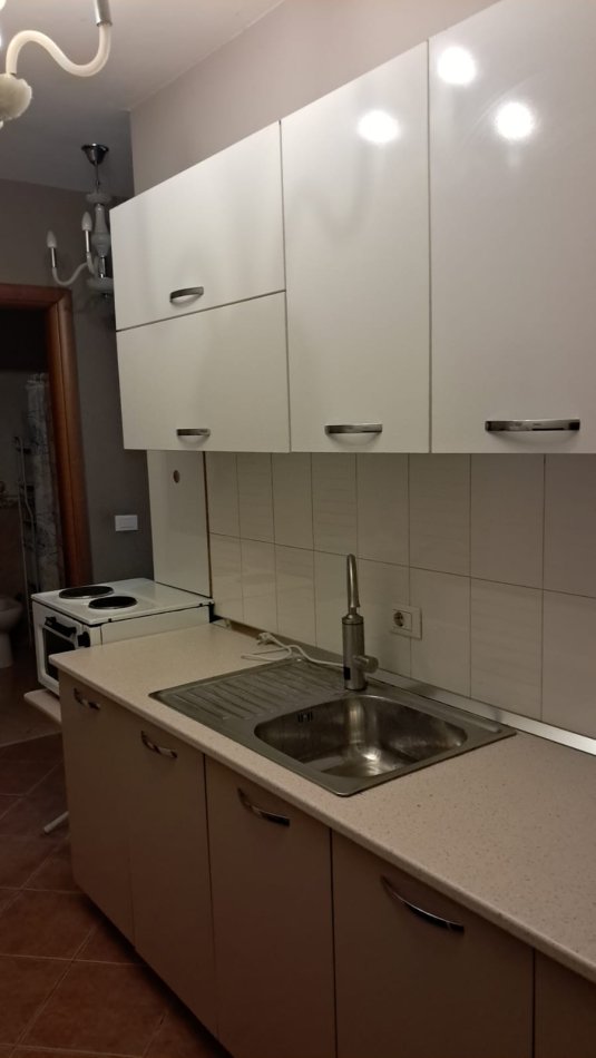 Tirane, jepet me qera apartament 1+1+Aneks Kati 2, 37 m² 515 € (QËNDËR - RR M.SHYRRI/S.FRASHËRI ( TË PËRFSHIRA NË ÇMIMIN E QERASË DRITA&amp;UJI)