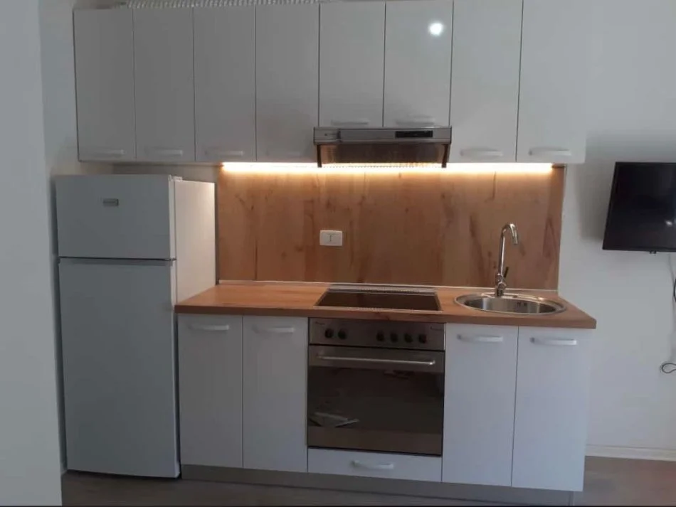 Tirane, Jepet me qira apartament 1+1 Kati 4, 50 m² (Mangalem)