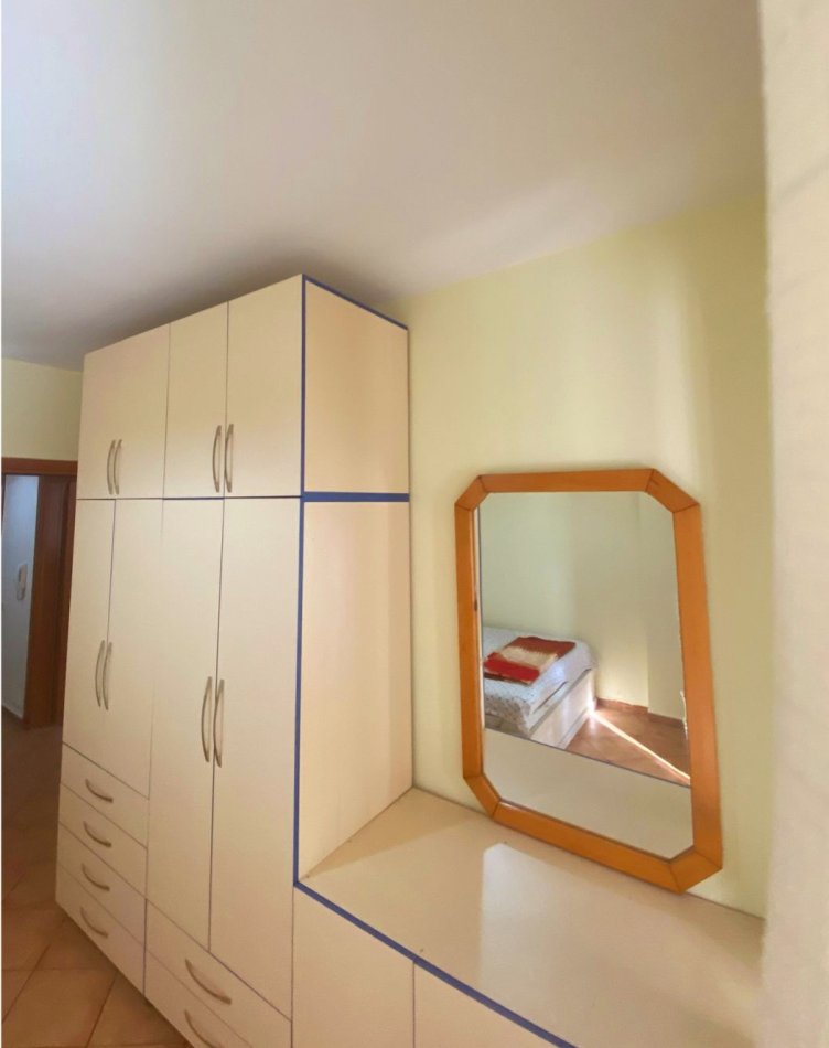 Tirane, jepet me qera apartament 1+1+Aneks+Ballkon Kati 3, 64 m² 500 € (Rruga 4 Dëshmorët)