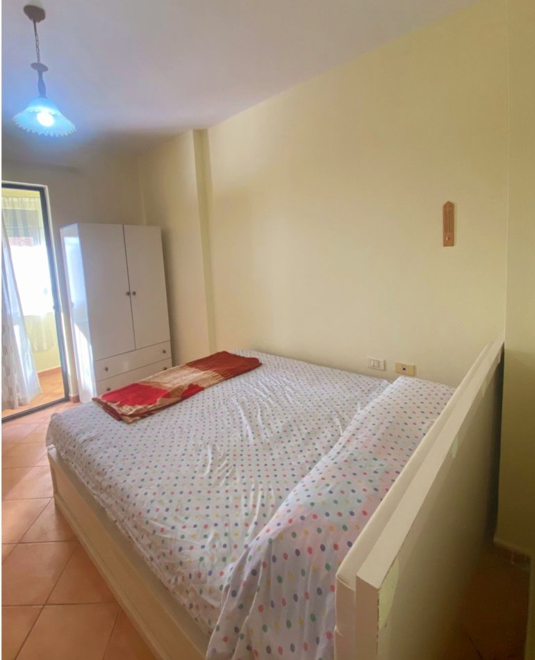 Tirane, jepet me qera apartament 1+1+Aneks+Ballkon Kati 3, 64 m² 500 € (Rruga 4 Dëshmorët)