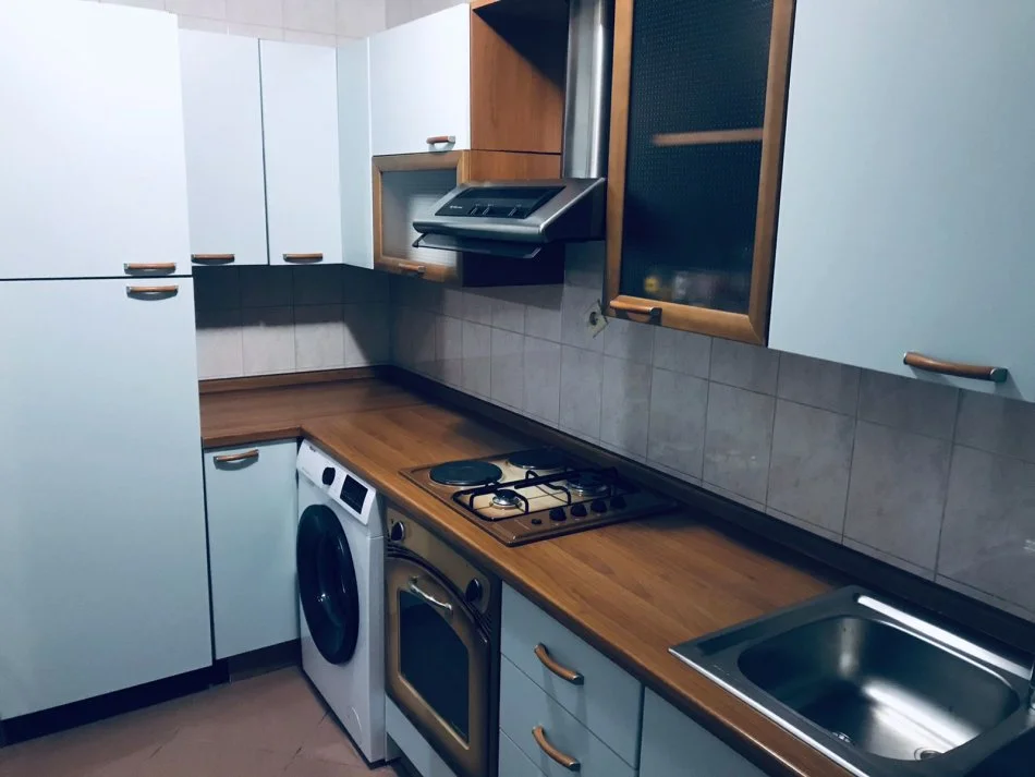 JEPET ME QERA APARTAMENT 2+1 PËRBALLË DELIJORGJIT,  500 €uro
