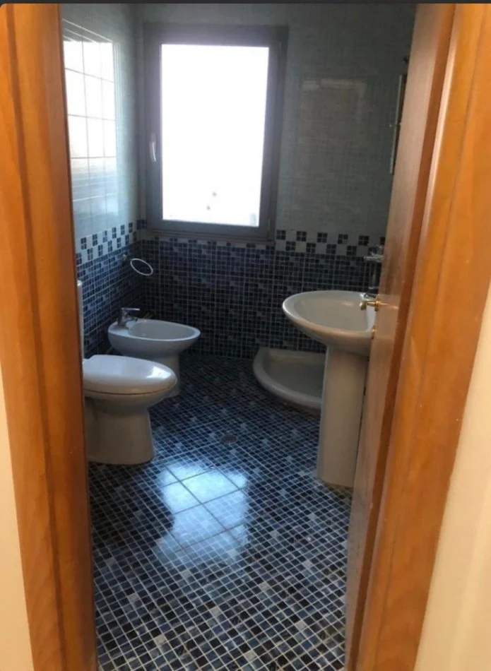 JEPET ME QIRA GARSONIERE PËR ZYRË NE ZOGUN E ZI,   380 €uro