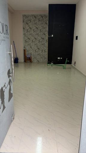 Tirane, jepet me qera ambjent biznesi Kati 0, 35 m² 350 € (Rruga e Deshmoret , perballe Fitness Unik)