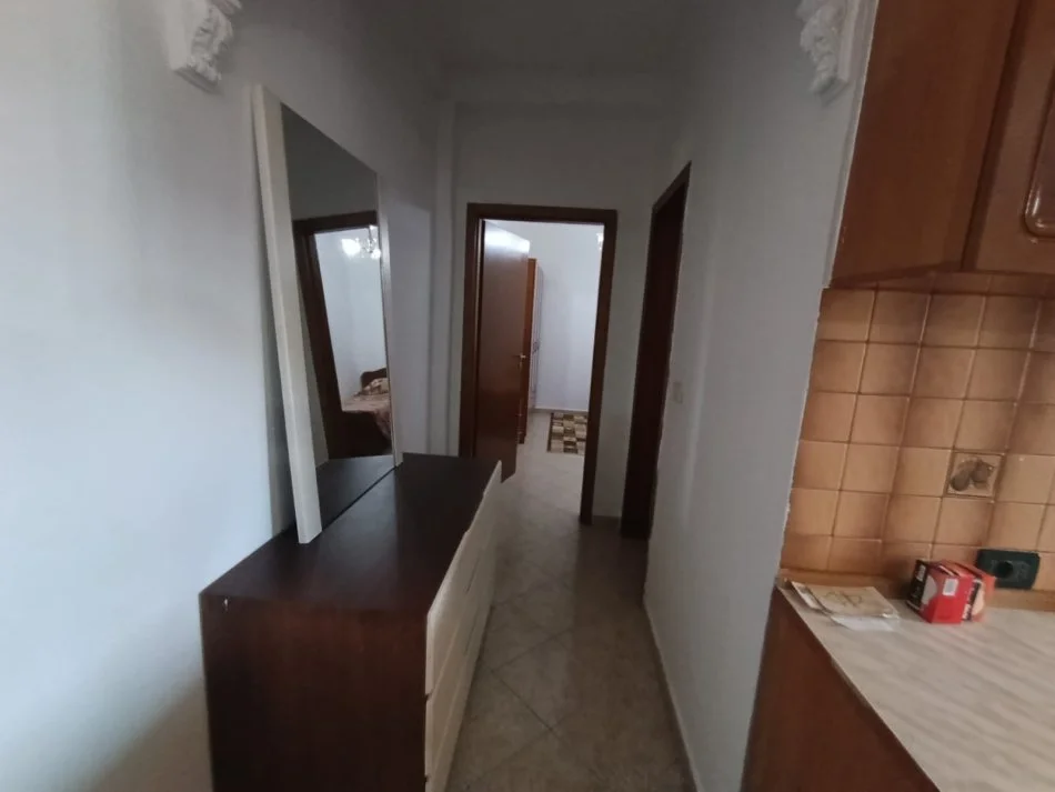 Tirane, jepet me qera apartament 2+1 Kati 6, 500 € (Zogu i Zi)
