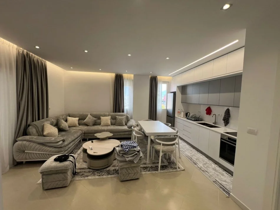 Tirane, shitet apartament 2+1+Ballkon Kati 6, 103 m² 175.000 € (Amerikan 3)