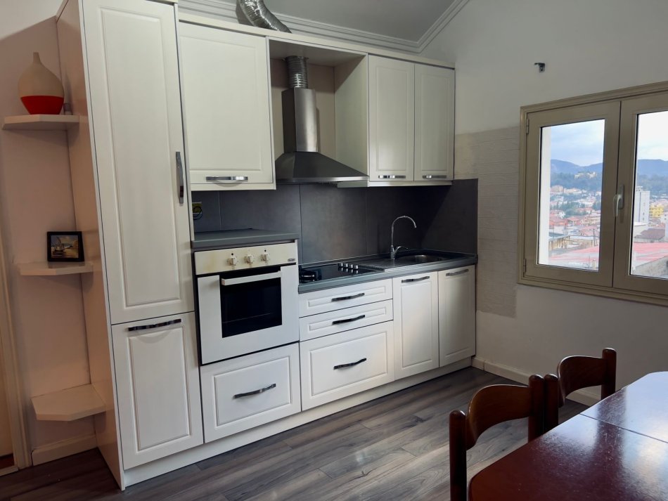 Tirane, jepet me qera shtepi 2+1+Ballkon Kati 3, 510 € (Rruga pjeter budi)