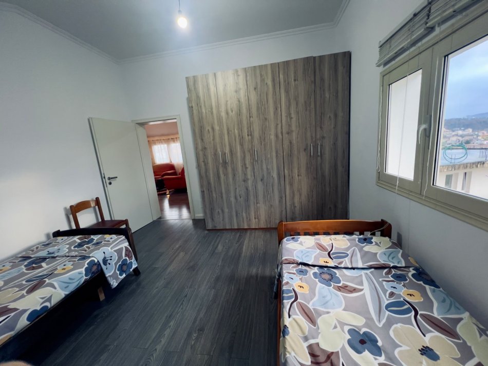 Tirane, jepet me qera shtepi 2+1+Ballkon Kati 3, 510 € (Rruga pjeter budi)