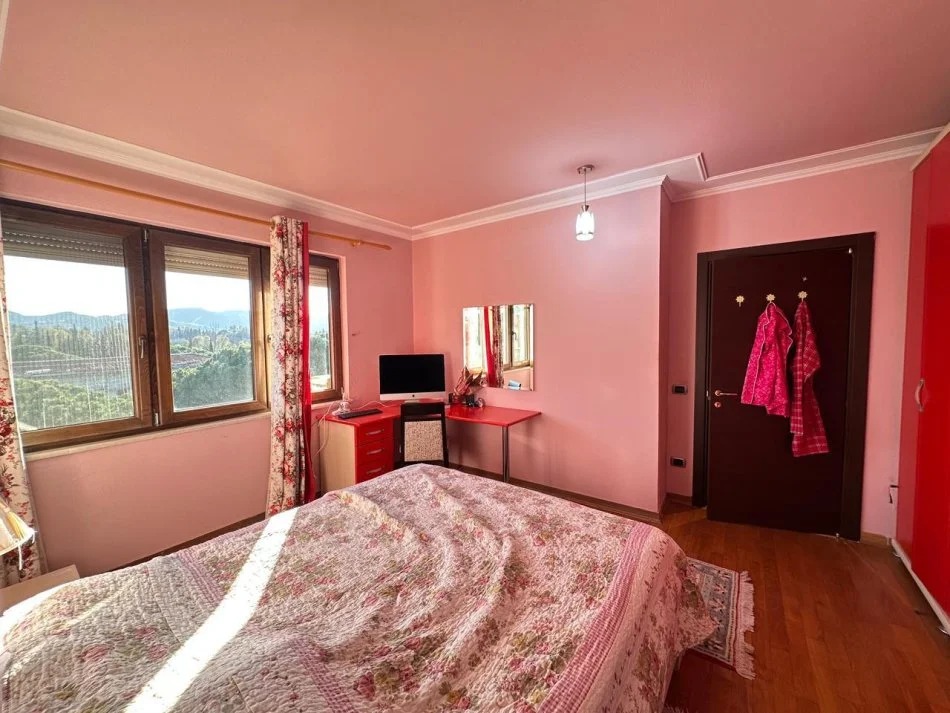 Tirane, jepet me qera apartament 2+1+Ballkon Kati 11, 96 m² 800 € (Lion Park)