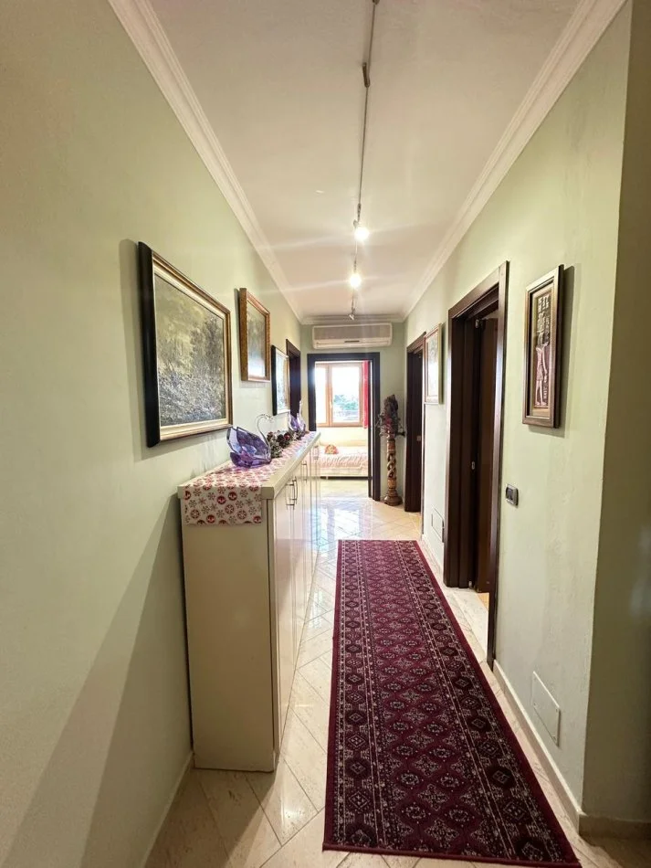 Tirane, jepet me qera apartament 2+1+Ballkon Kati 11, 96 m² 800 € (Lion Park)