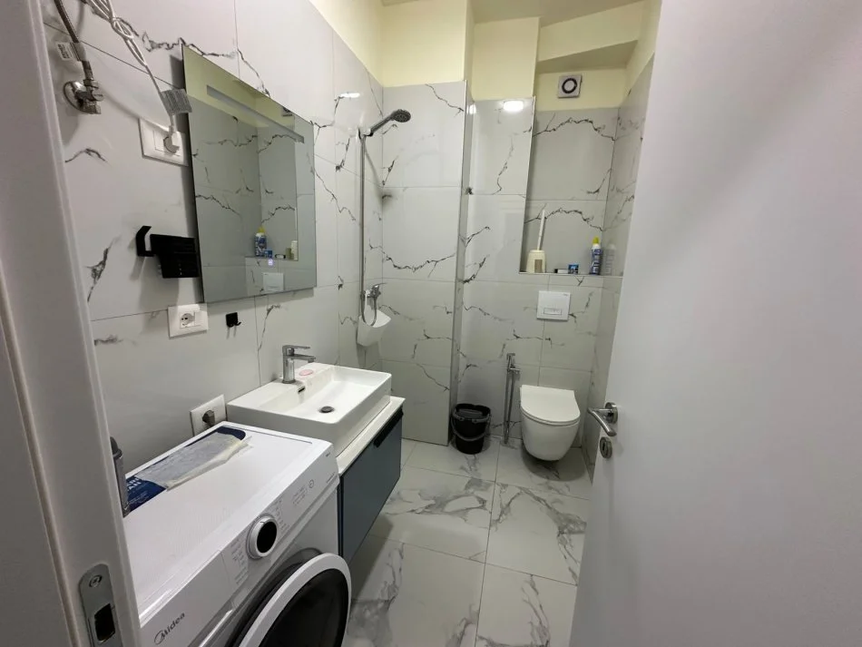 Tirane, shitet apartament 1+1+Aneks+Ballkon Kati 1, 69 m² 185.000 €