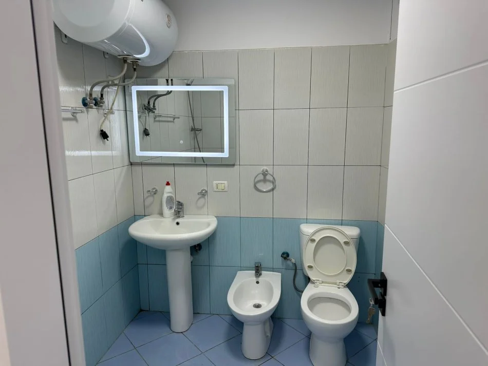 Shqiperi, shitet apartament 1+1 Kati 4, 55 m² 95.000 € (Pallatet Çabej)