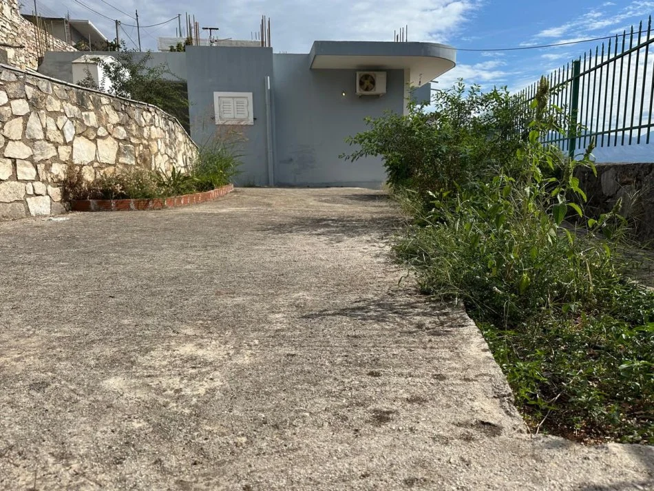 Sarande, shitet shtepi 2+1+Ballkon Kati 1, 350 m² 300.000 € (NE HYRJE TE SARANDES)