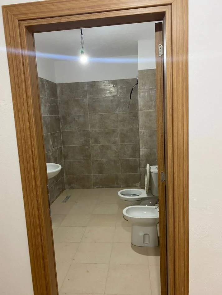 Tirane, shitet apartament 1+1 Kati 4, 1 m² 