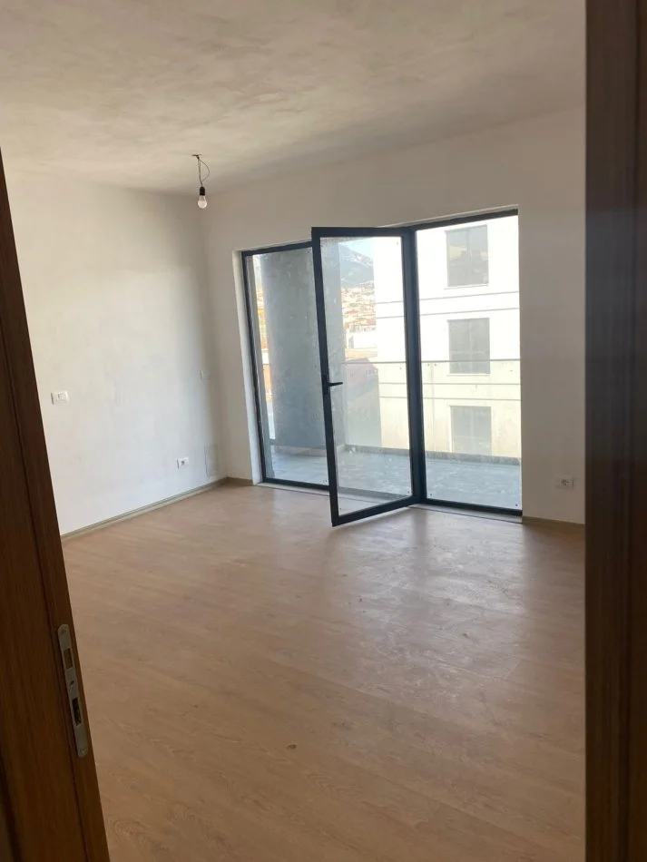 Tirane, shitet apartament 1+1 Kati 4, 1 m² 