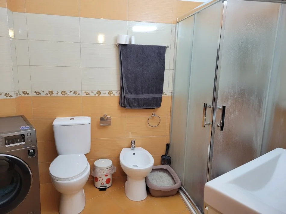 Tirane, shitet apartament 1+1+Aneks+Ballkon Kati 4, 75 m² 178.000 € (Komuna e Parisit)