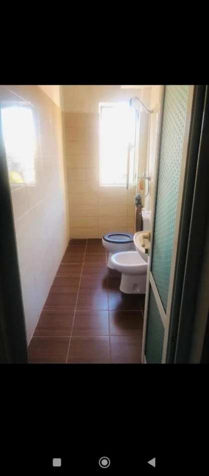 Tirane, jepet me qera Garsioner, Kati 4, 50 m² 600 € (Prane Bar Votra, Brryl, Tirane.)