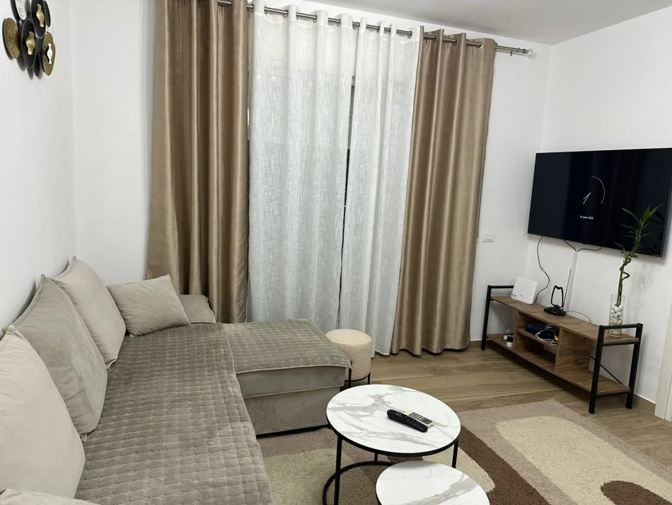 Jepet me qera apartament 2+1 Kati 7, 84 m² 400 € (Univers City)