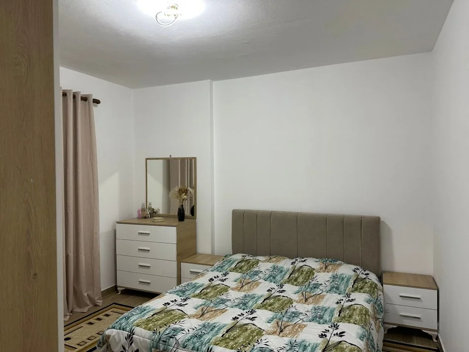 Jepet me qera apartament 2+1 Kati 7, 84 m² 400 € (Univers City)