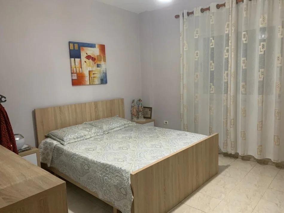 Tirane, jap me qera apartament 2+1+Aneks+Ballkon Kati 4, 90 m² 680 € 
