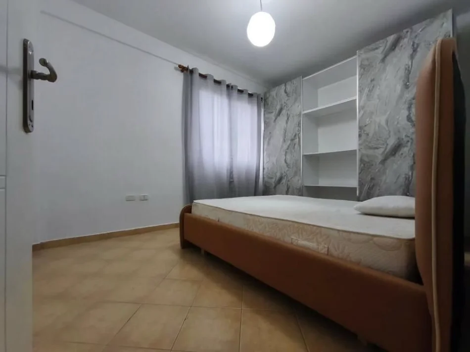 Tirane, jepet me qera apartament 1+1+Ballkon Kati 3, 370 € (Sotir Caci)
