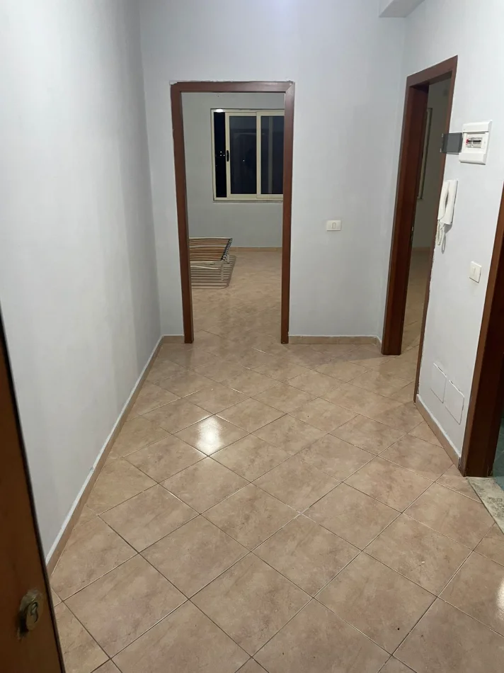 Tirane, jepet me qera apartament 1+1+Ballkon Kati 4, 60 m² 350 € 