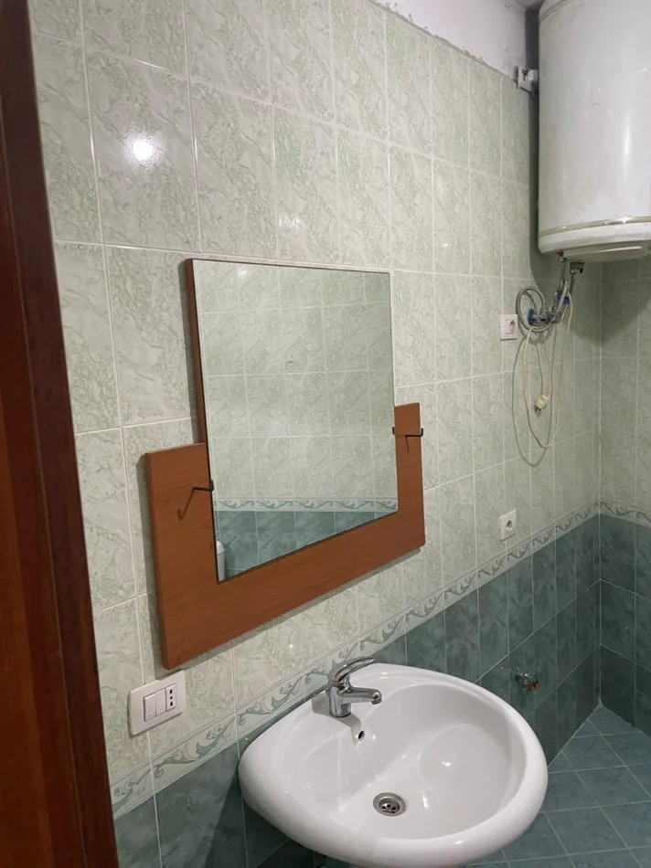Tirane, jepet me qera apartament 1+1+Ballkon Kati 4, 60 m² 350 € 