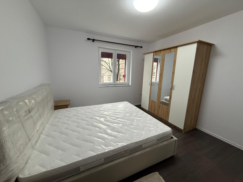 Tirane, jepet me qera apartament 1+1+Aneks+Ballkon Kati 1, 60 m² 500 €