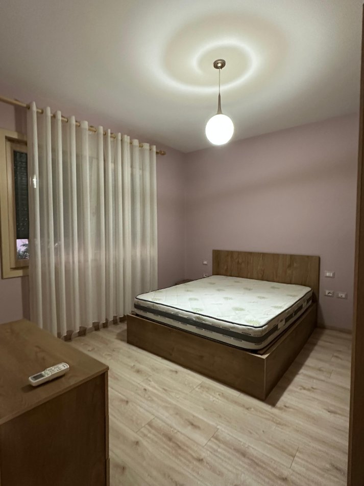 Tirane, jepet me qera apartament 2+1+Aneks+Ballkon Kati 1, 110 m² 650 €