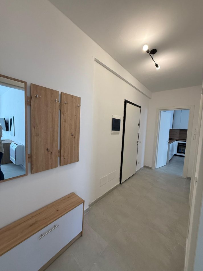 Tirane, jepet me qera apartament 2+1 Kati 1, 55.000 m² 55.000 € (Univers City)