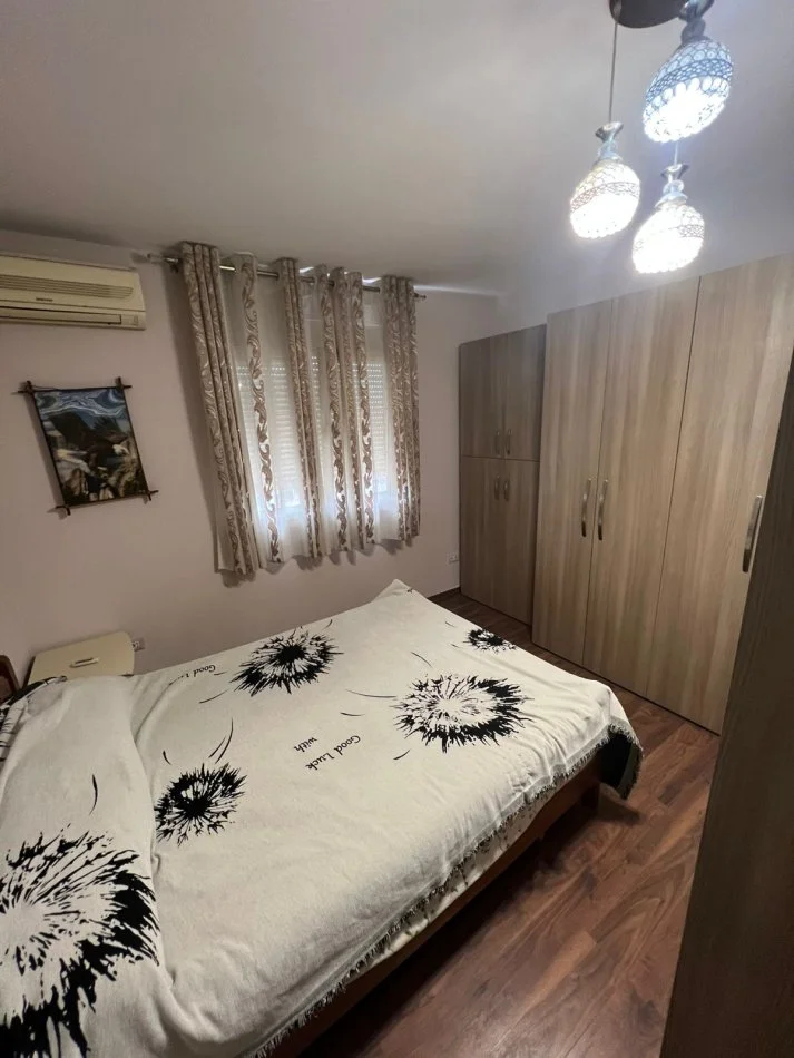 Tirane, jepet me qera apartament 3+1 Kati 6, 90 m² 600 € (Perball Inxhinierise Ndertimit,tek 21 Dhjetori, Tirane.)