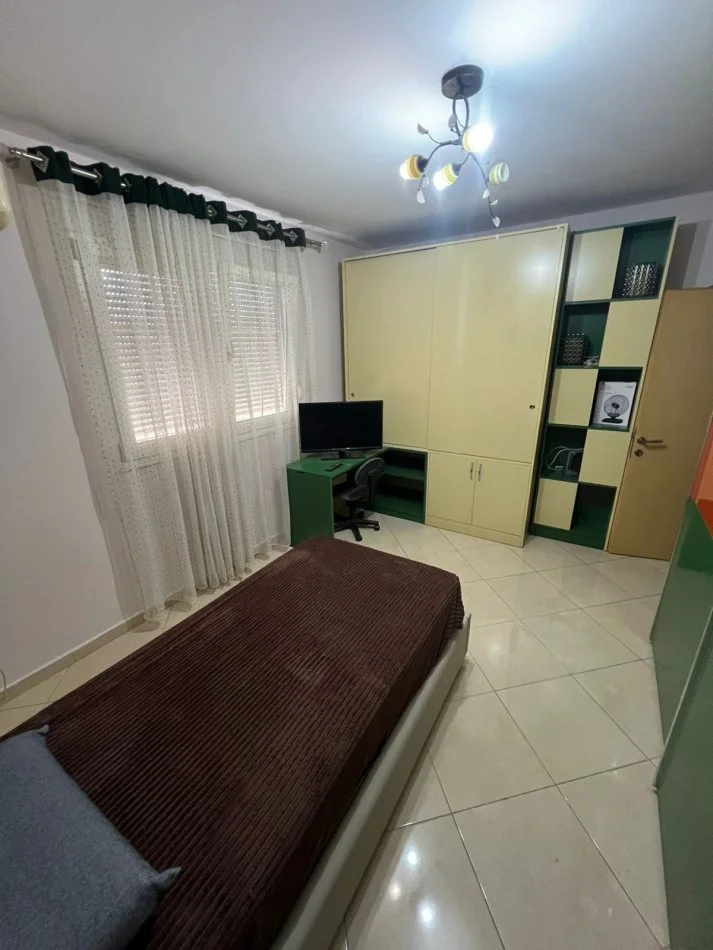Tirane, jepet me qera apartament 3+1 Kati 6, 90 m² 600 € (Perball Inxhinierise Ndertimit,tek 21 Dhjetori, Tirane.)