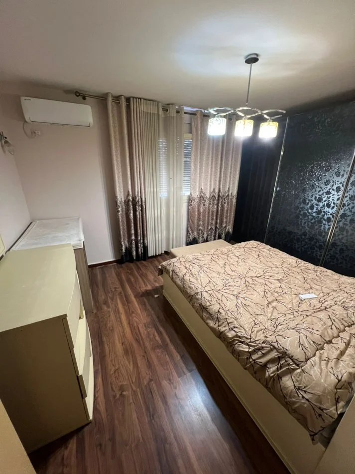 Tirane, jepet me qera apartament 3+1 Kati 6, 90 m² 600 € (Perball Inxhinierise Ndertimit,tek 21 Dhjetori, Tirane.)