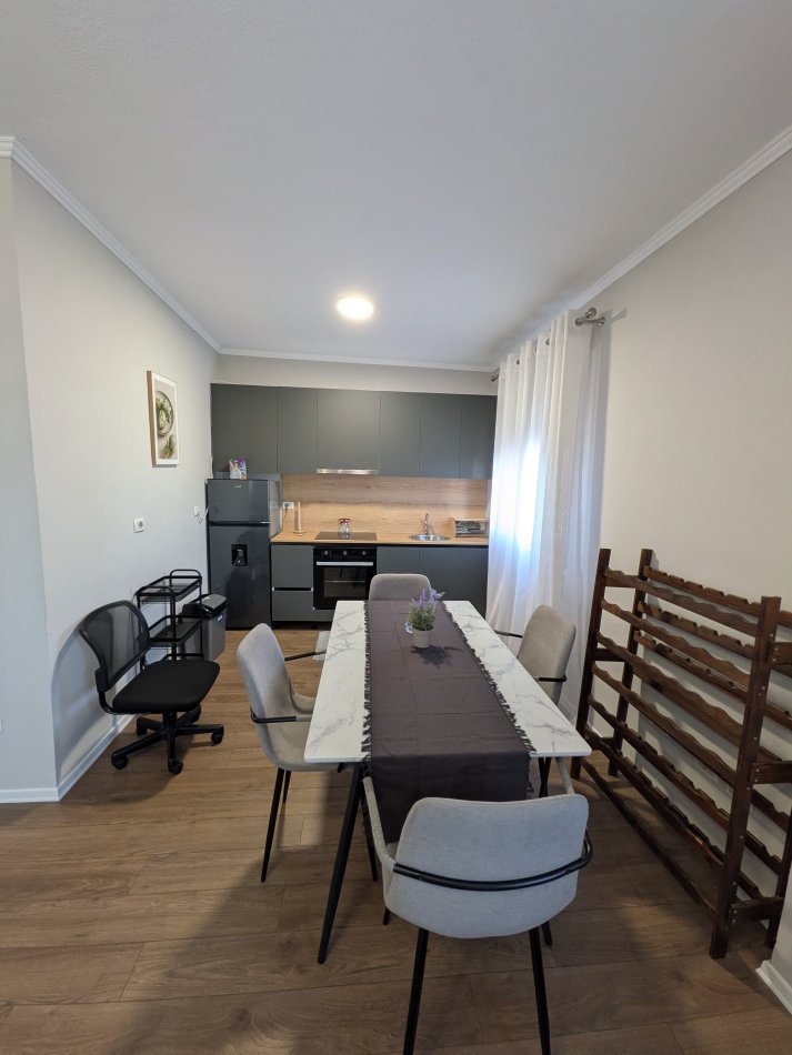 Tirane, shitet apartament 1+1+Aneks+Ballkon Kati 6, 80 m² 750 euro.