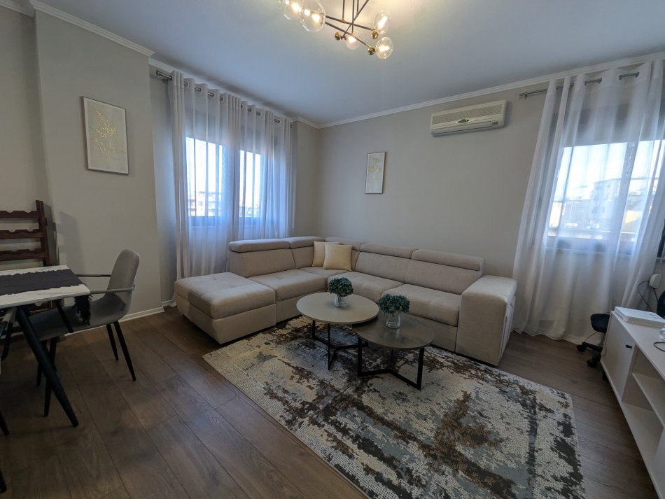 Tirane, shitet apartament 1+1+Aneks+Ballkon Kati 6, 80 m² 750 euro.