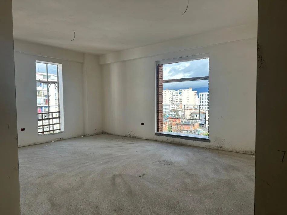 Tirane, shitet apartament 2+1+Aneks+Ballkon , 89 m² 134.000 €